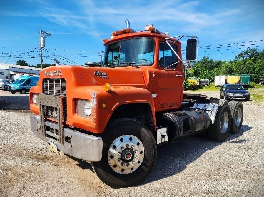 Mack R 688 ST Тягачі