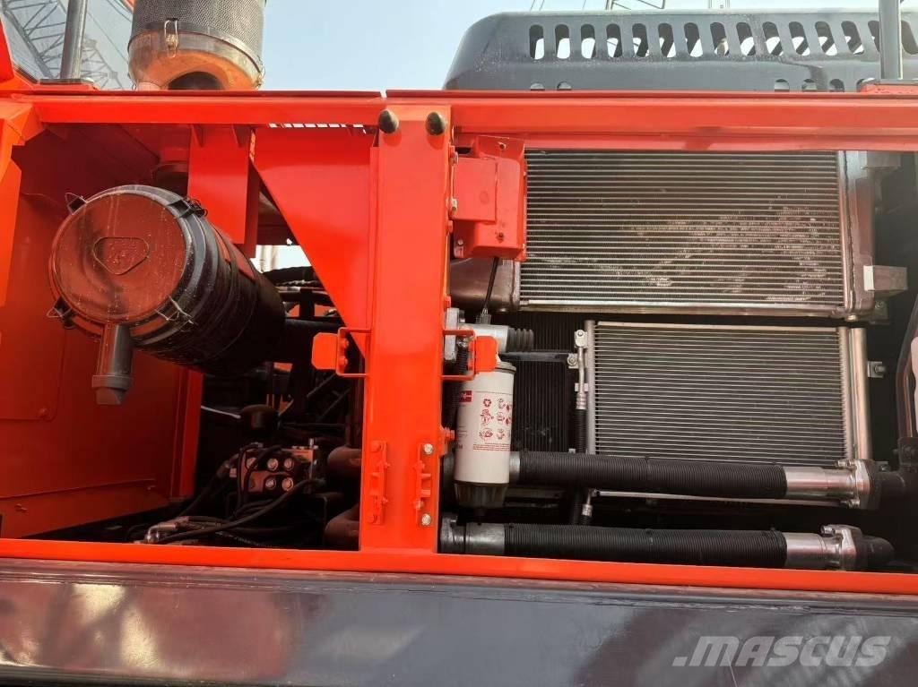 Doosan DX300 Гусеничні екскаватори