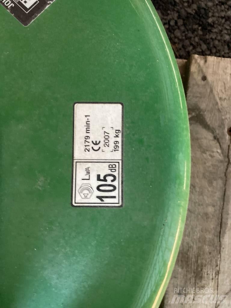 John Deere 7 Iron Комунальна техніка - Інші