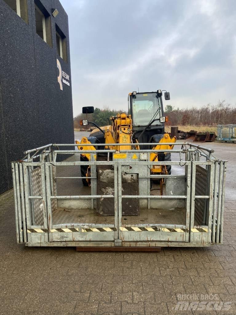 JCB 540-140 Телескопічні навантажувачі