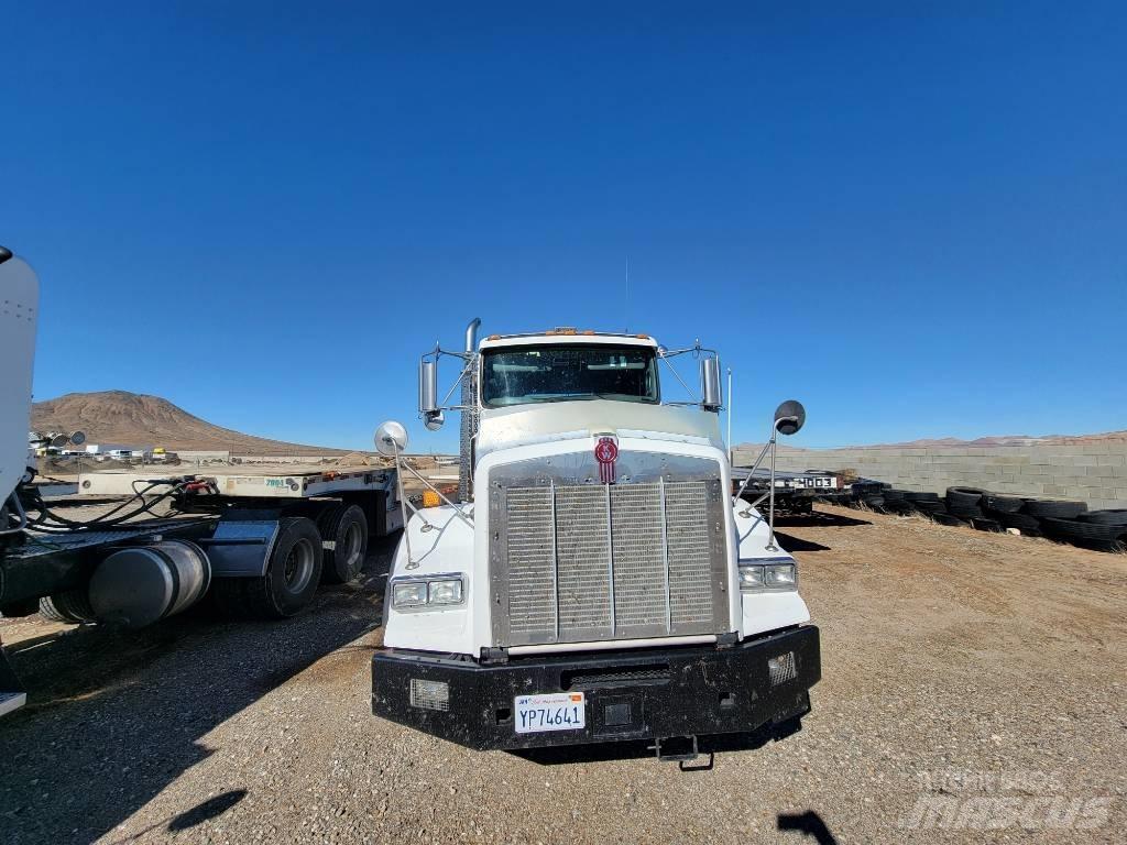 Kenworth T 800 Тягачі