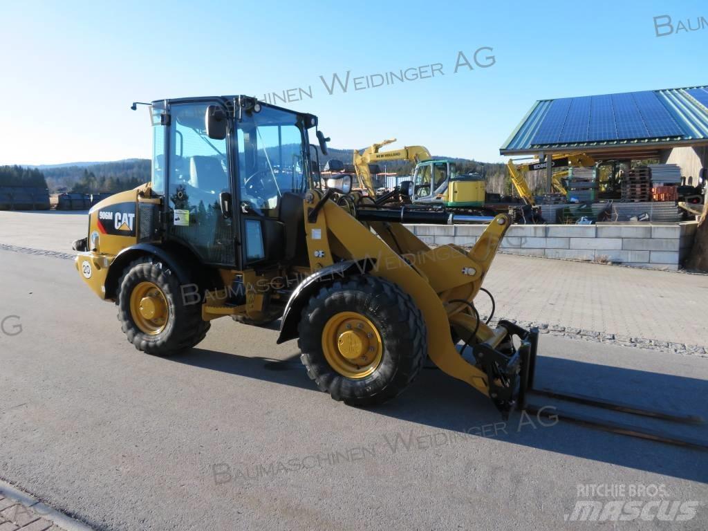 CAT 906M Фронтальні навантажувачі