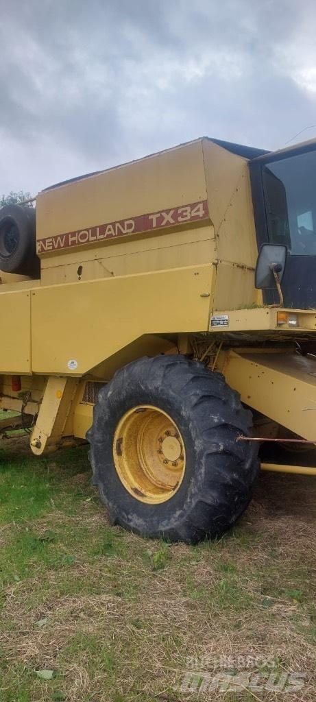 New Holland TX 34 Зернозбиральні комбайни