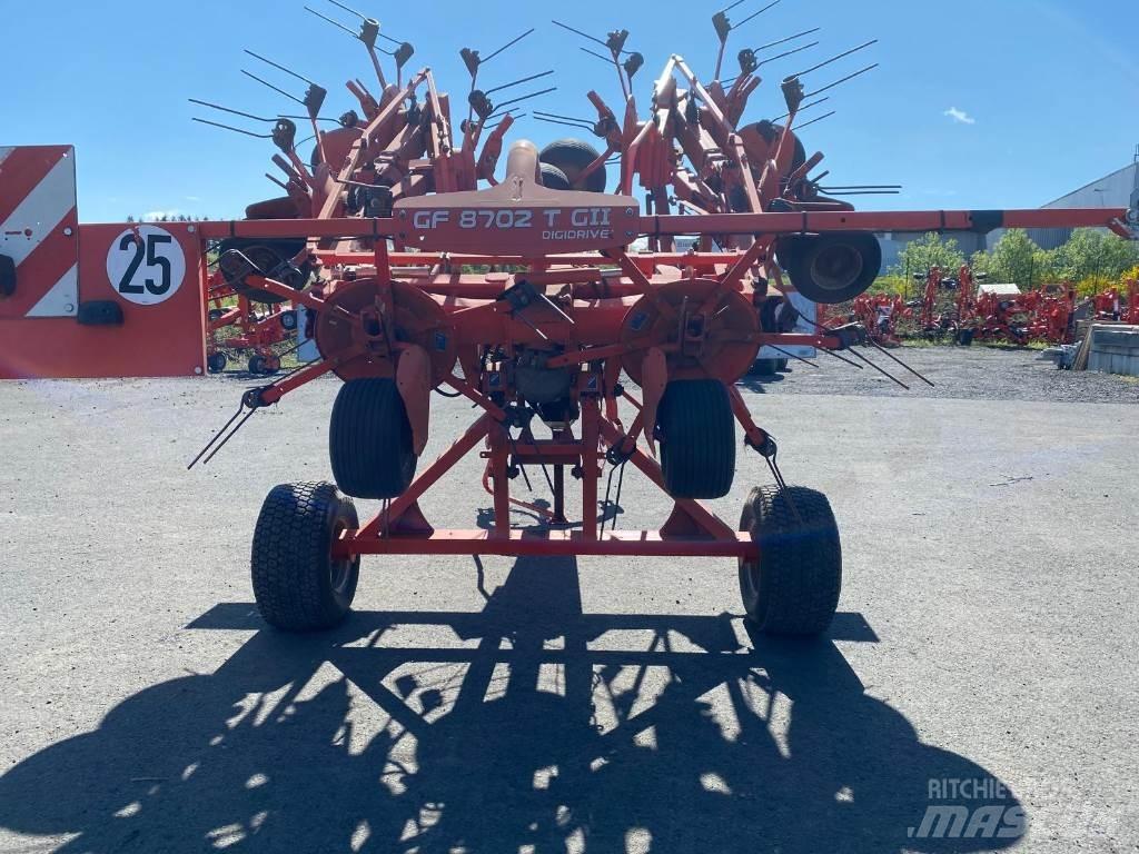Kuhn GF8702T Граблі і сінозворушувачі