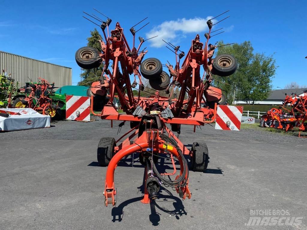 Kuhn GF8702T Граблі і сінозворушувачі