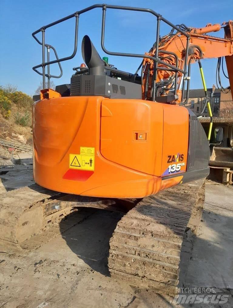 Hitachi ZX 135 US-6 Гусеничні екскаватори