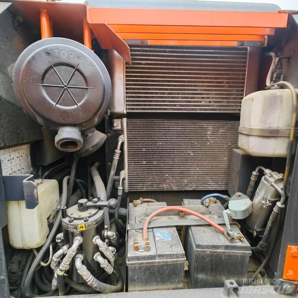 Hitachi ZX 120 Гусеничні екскаватори