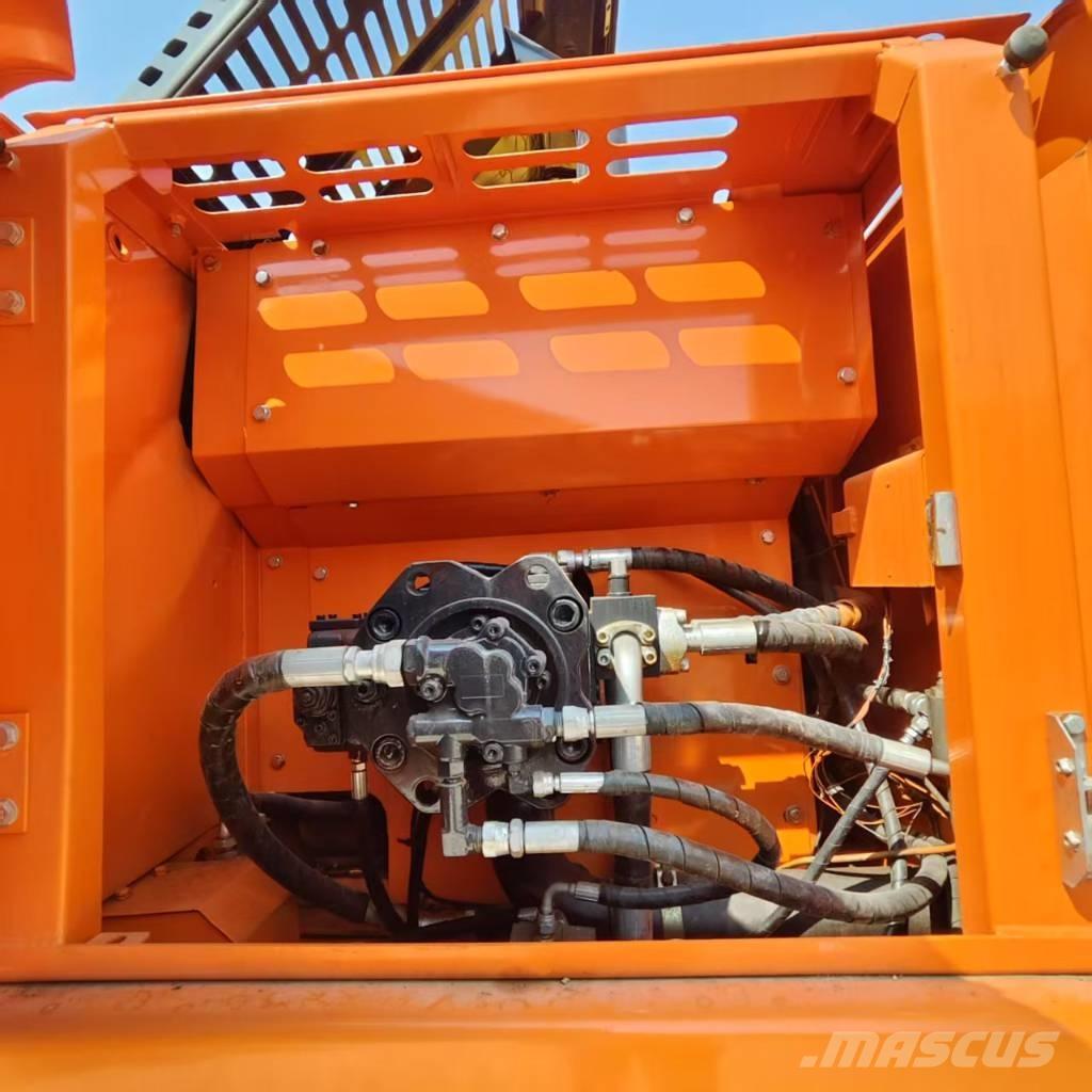 Doosan DX 225 LC Гусеничні екскаватори