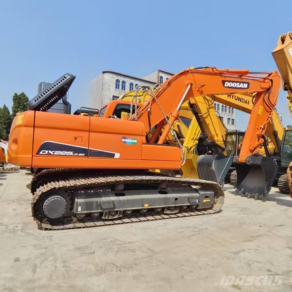 Doosan DX 225 LC Гусеничні екскаватори