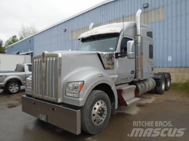 Kenworth W 990 Тягачі