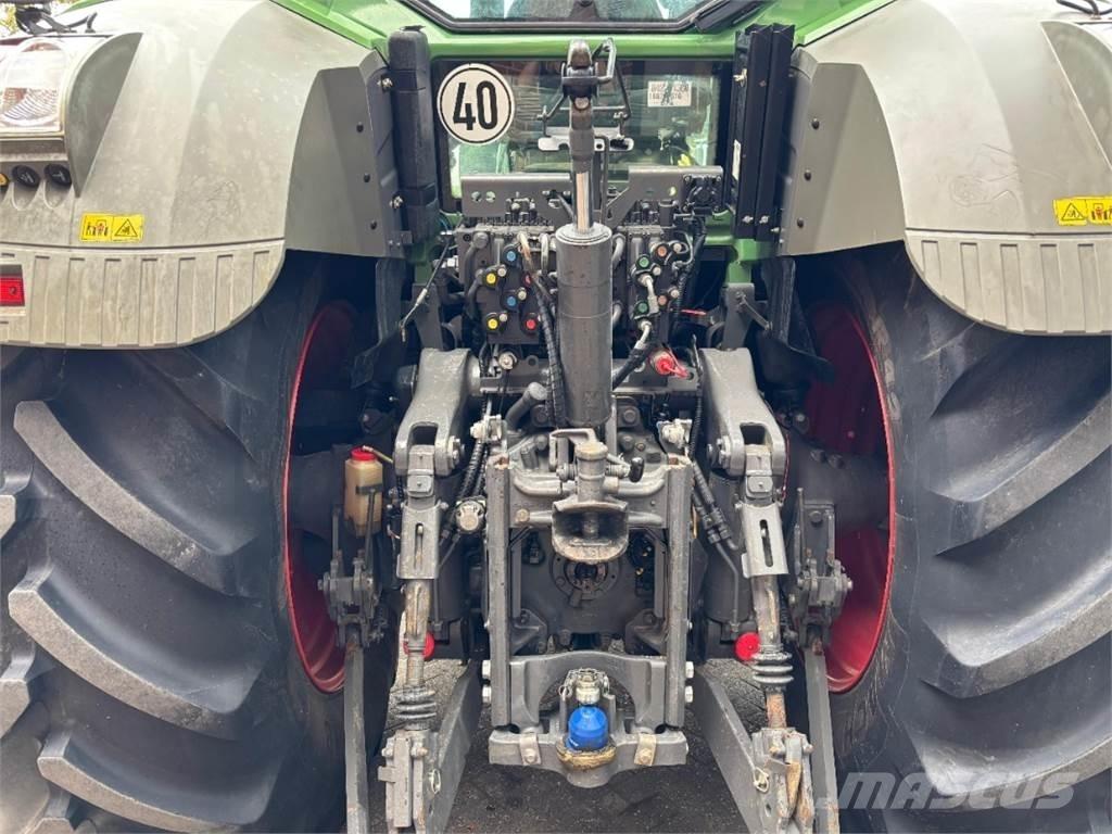 Fendt 828 Vario Трактори