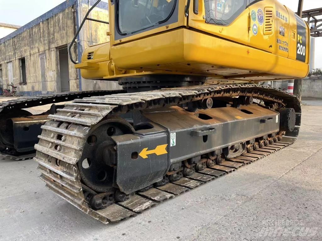 Komatsu PC 200-7 Гусеничні екскаватори