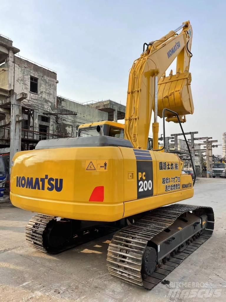 Komatsu PC 200-7 Гусеничні екскаватори