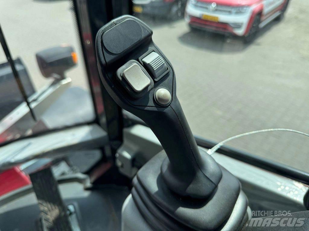 Yanmar V120 Фронтальні навантажувачі