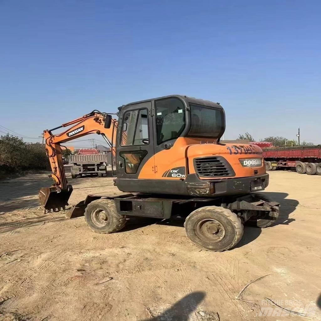Doosan DX60W Колісні екскаватори
