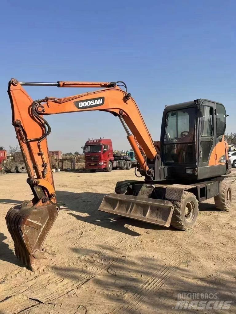 Doosan DX60W Колісні екскаватори