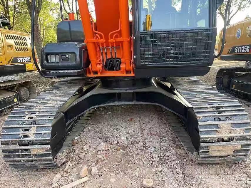 Hitachi ZX120 Гусеничні екскаватори