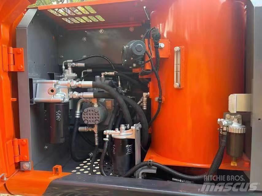 Hitachi ZX120 Гусеничні екскаватори