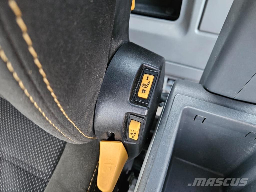 CAT 323 Гусеничні екскаватори