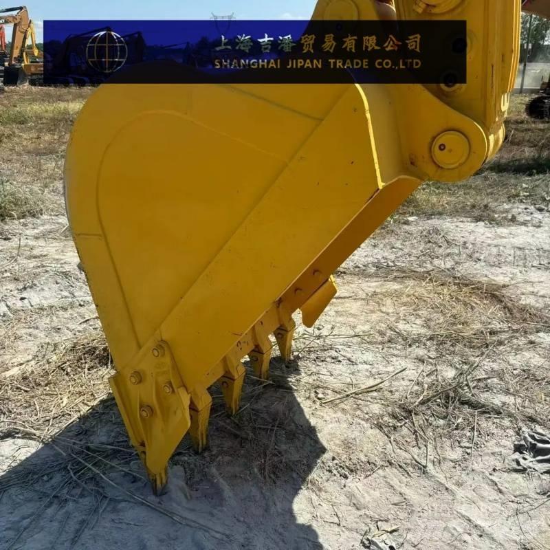 Komatsu PC 210 Гусеничні екскаватори