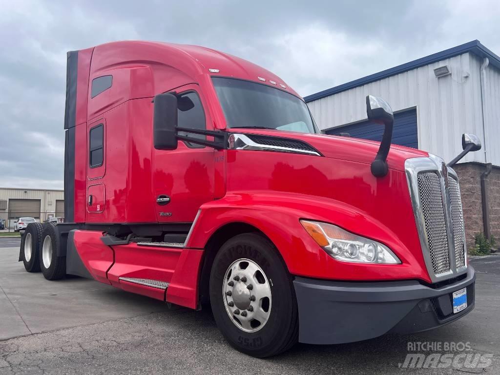 Kenworth T 680 Тягачі