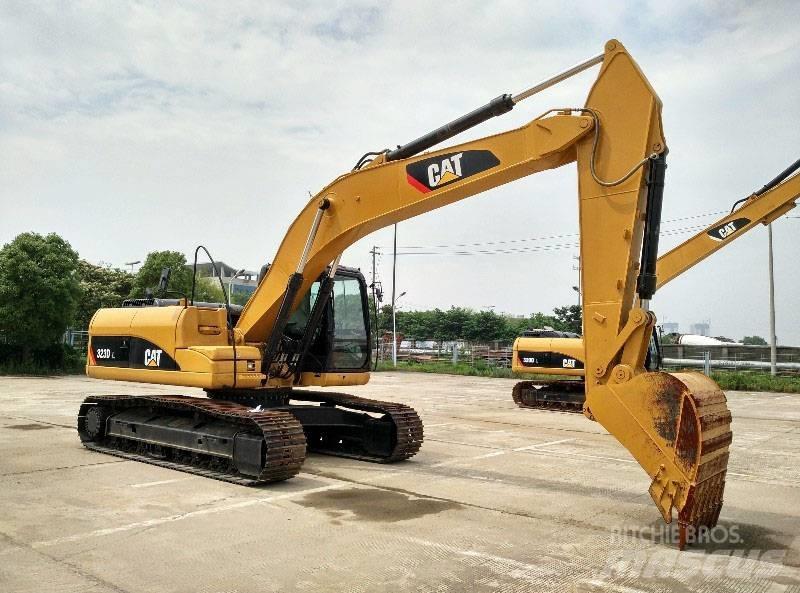 CAT 323 Гусеничні екскаватори