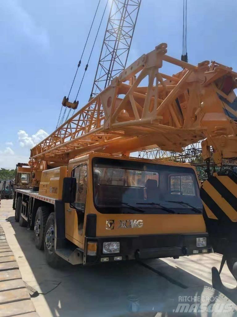 XCMG 50 Гусеничні крани