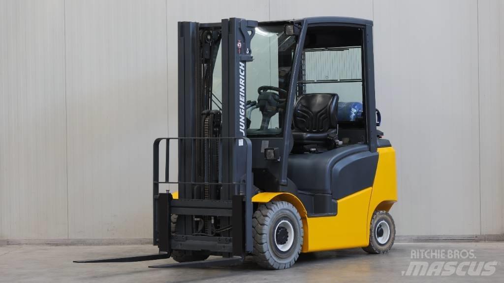 Jungheinrich TFG 320 Газові навантажувачі