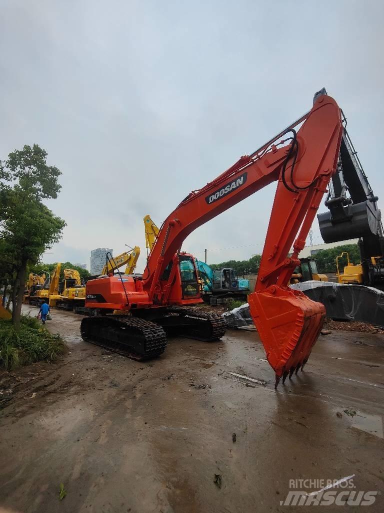 Doosan 220 LC-7 Гусеничні екскаватори