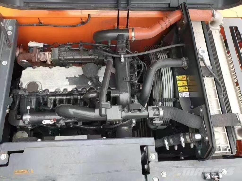 Doosan DX 225 LC Гусеничні екскаватори