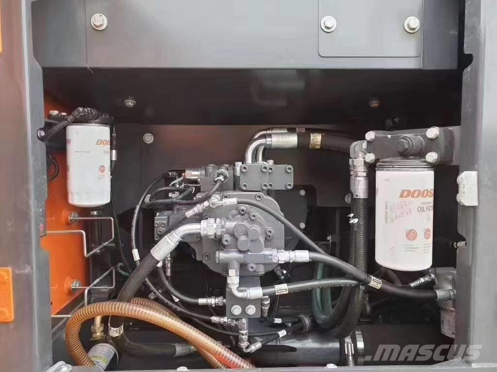 Doosan DX 225 LC Гусеничні екскаватори