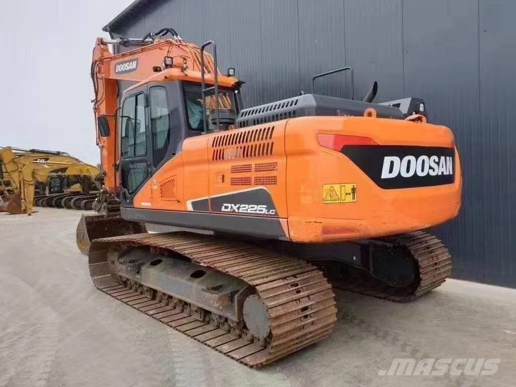 Doosan DX 225 LC Гусеничні екскаватори