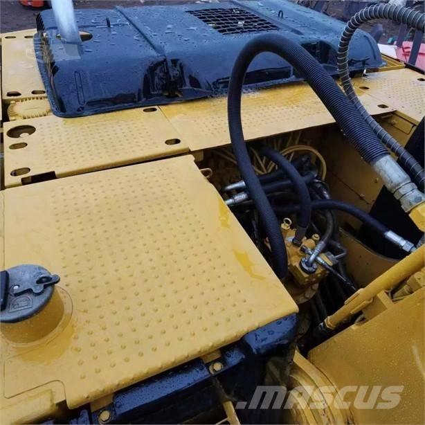 CAT 320D Гусеничні екскаватори