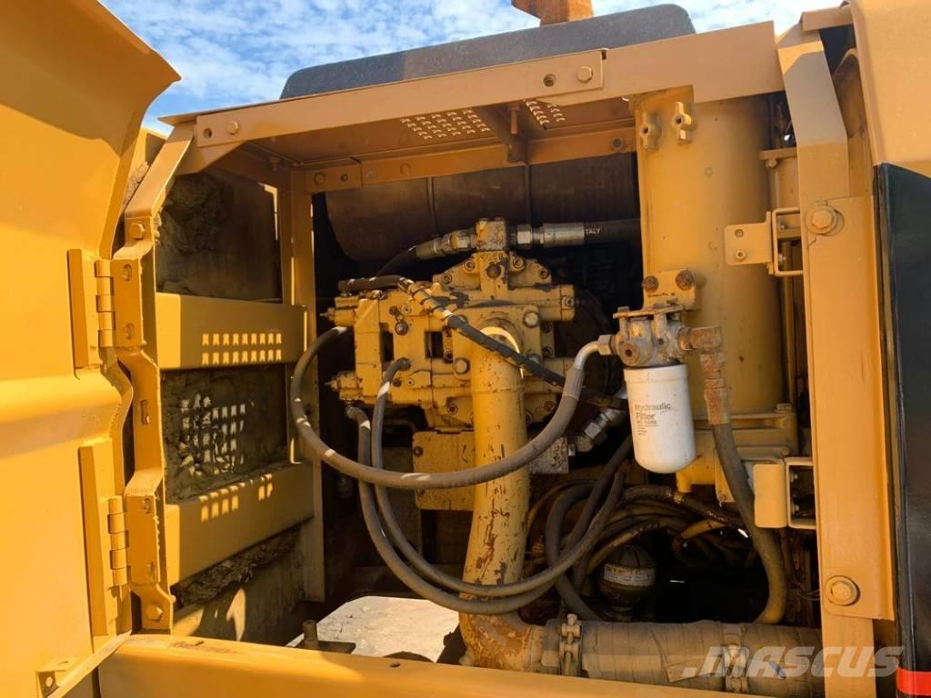 CAT 320BL Гусеничні екскаватори