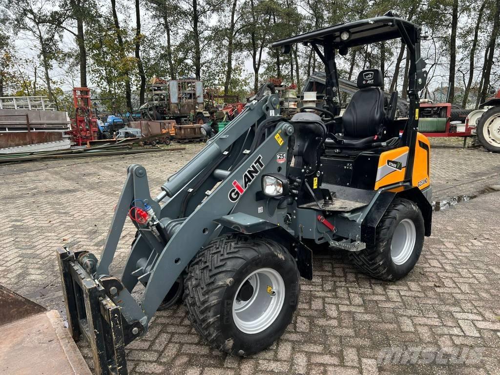 GiANT G 2500 HD Малі навантажувачі