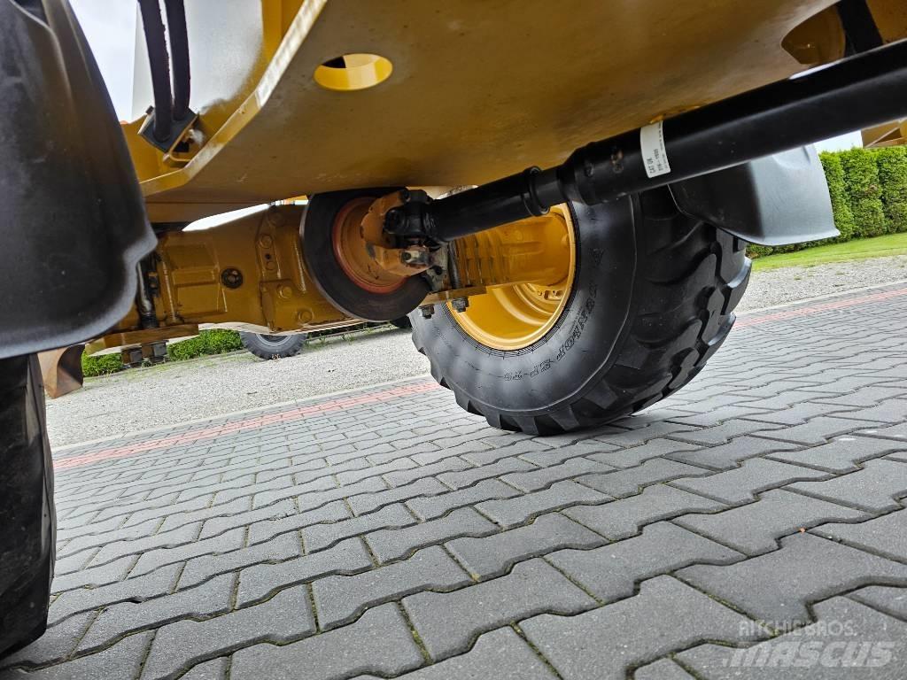 CAT 906 M Фронтальні навантажувачі