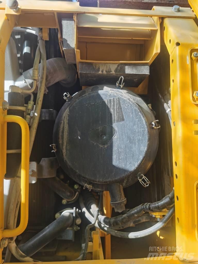Komatsu PC 460-8 Гусеничні екскаватори