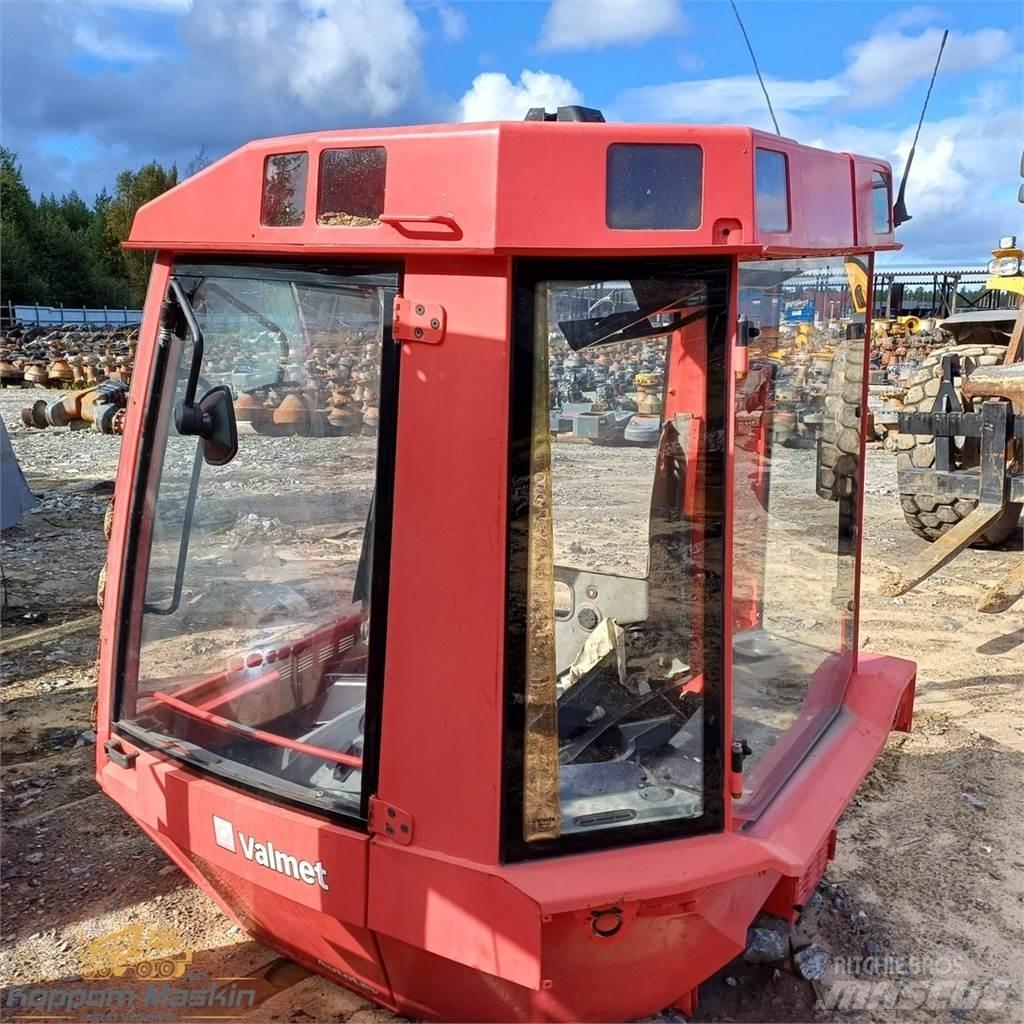 Valmet 941 Кабіна