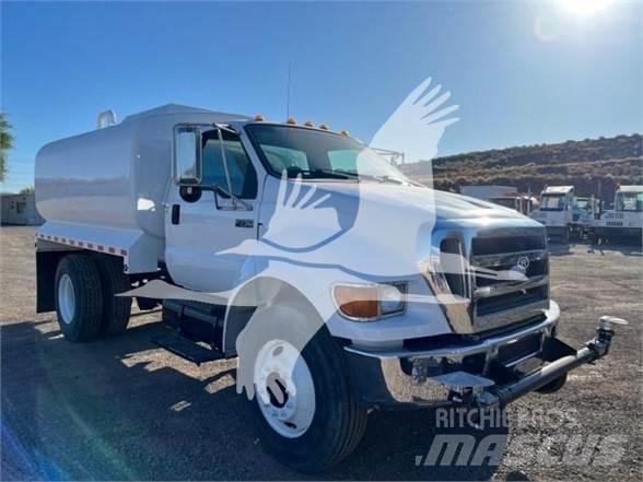 Ford F750 Вантажівки-цистерни