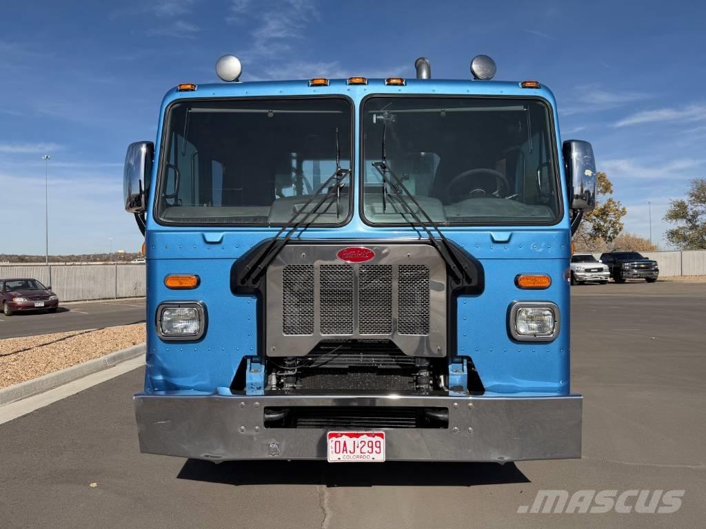 Peterbilt 320 Контейнеровози