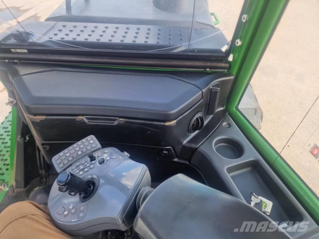 John Deere 1110G Форвардери