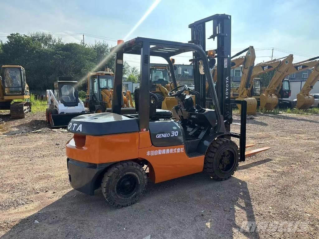 Toyota 30 forklift Дизельні навантажувачі