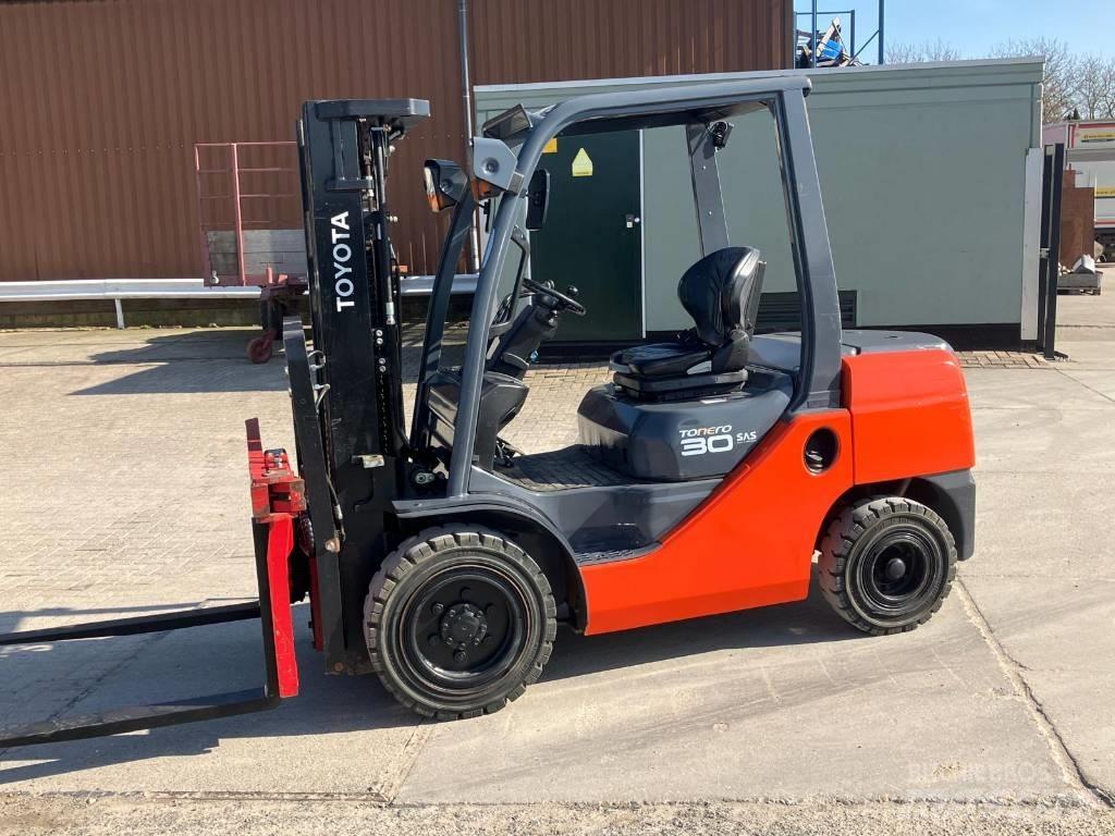 Toyota 52-8 FDF 30 Дизельні навантажувачі