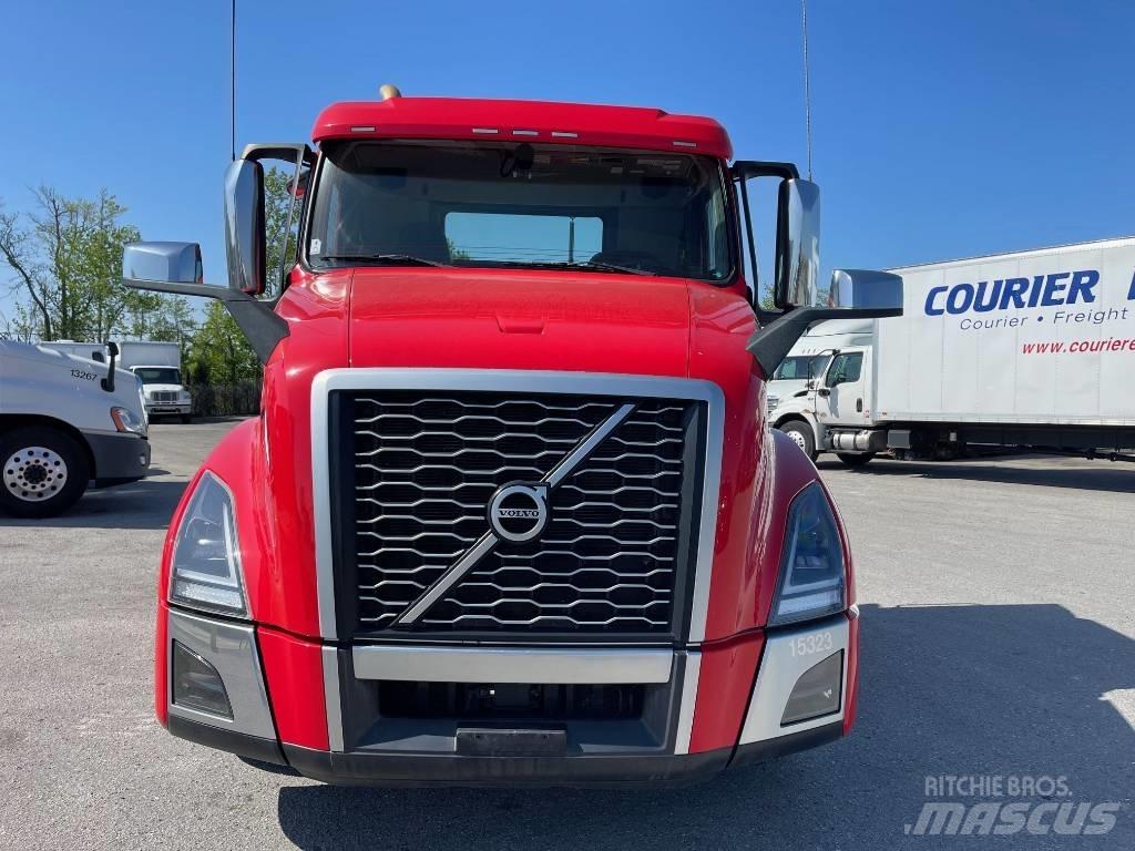 Volvo VNL64T300 Тягачі