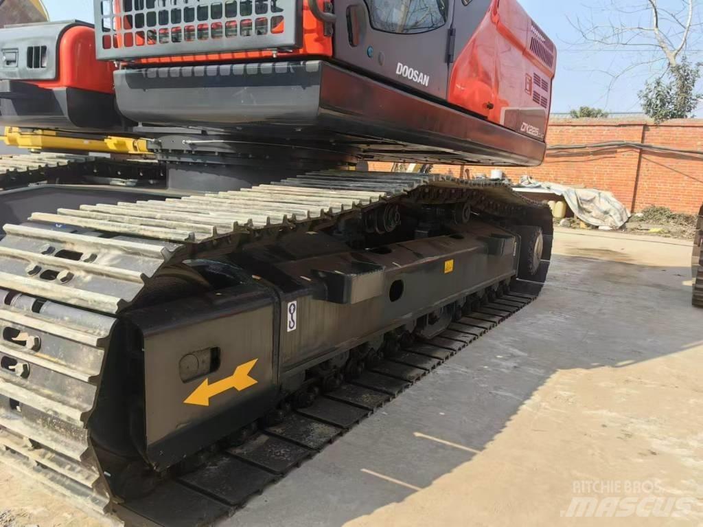 Doosan DX225LC-9C Гусеничні екскаватори