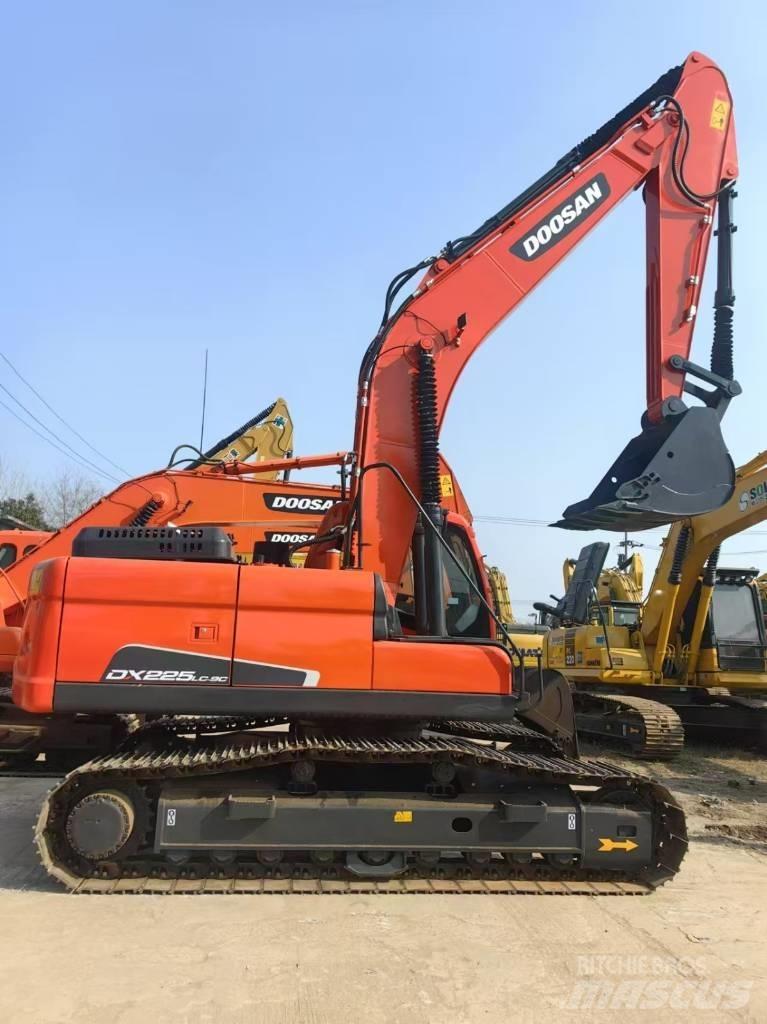 Doosan DX225LC-9C Гусеничні екскаватори