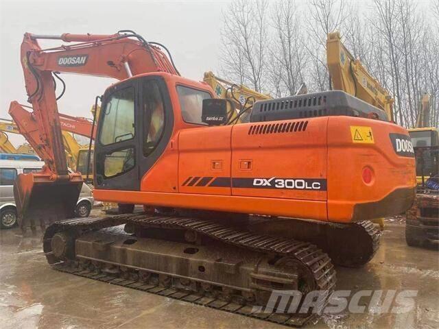 Doosan DX300 Гусеничні екскаватори