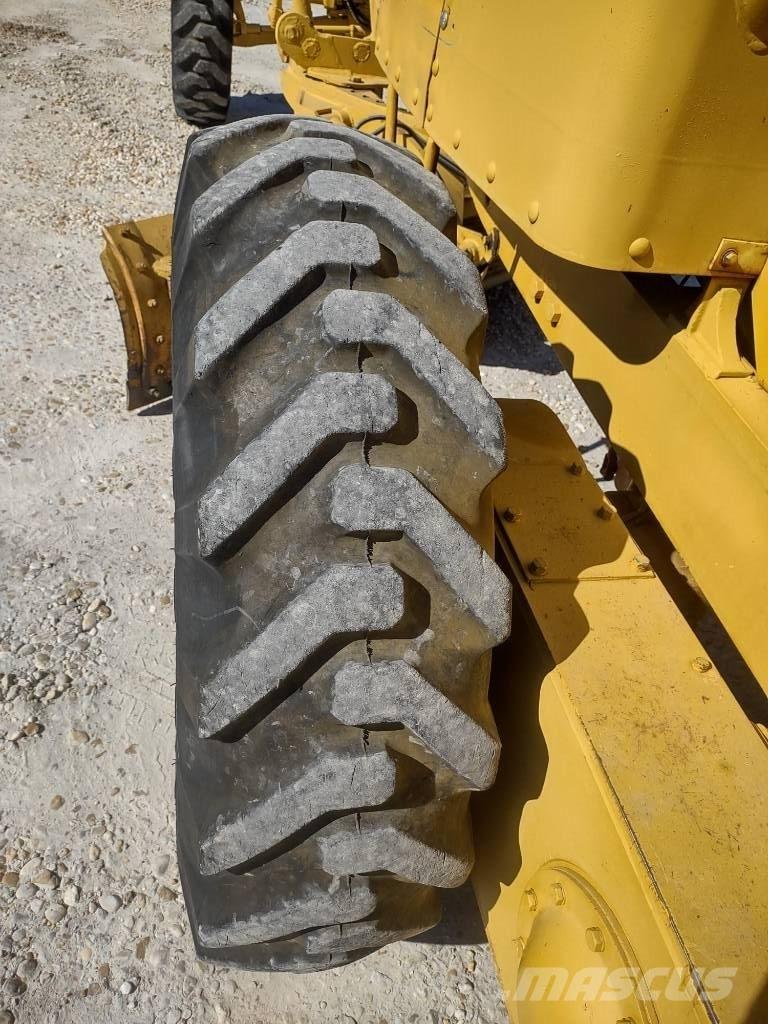 CAT 120 Грейдери