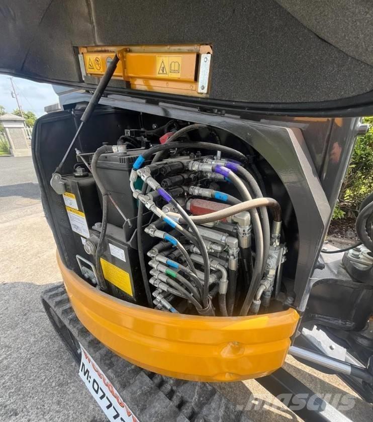 Kato HD27V4 Середні екскаватори 7т. - 12т.