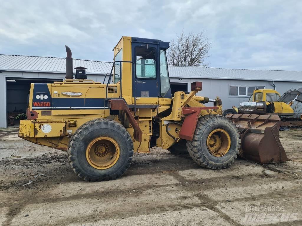 Komatsu WA 250 Фронтальні навантажувачі